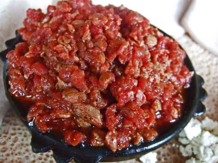 Authentic Ethiopian Kitfo prepared with seasoned minced beef and traditional spices at Abugida Restaurant in Neuchâtel-Peseux