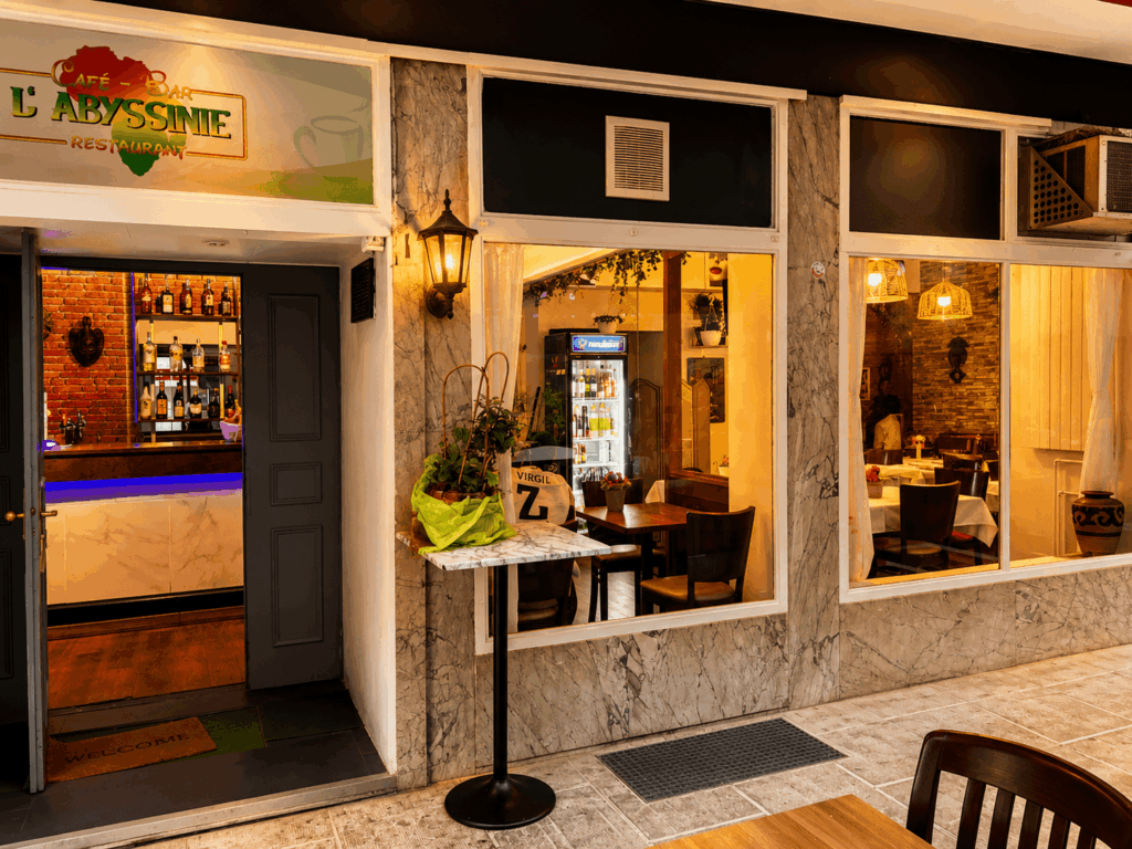 Exterior view of Restaurant Mama Africa Ndoumbélane, a Senegalese and West African restaurant offering authentic African cuisine