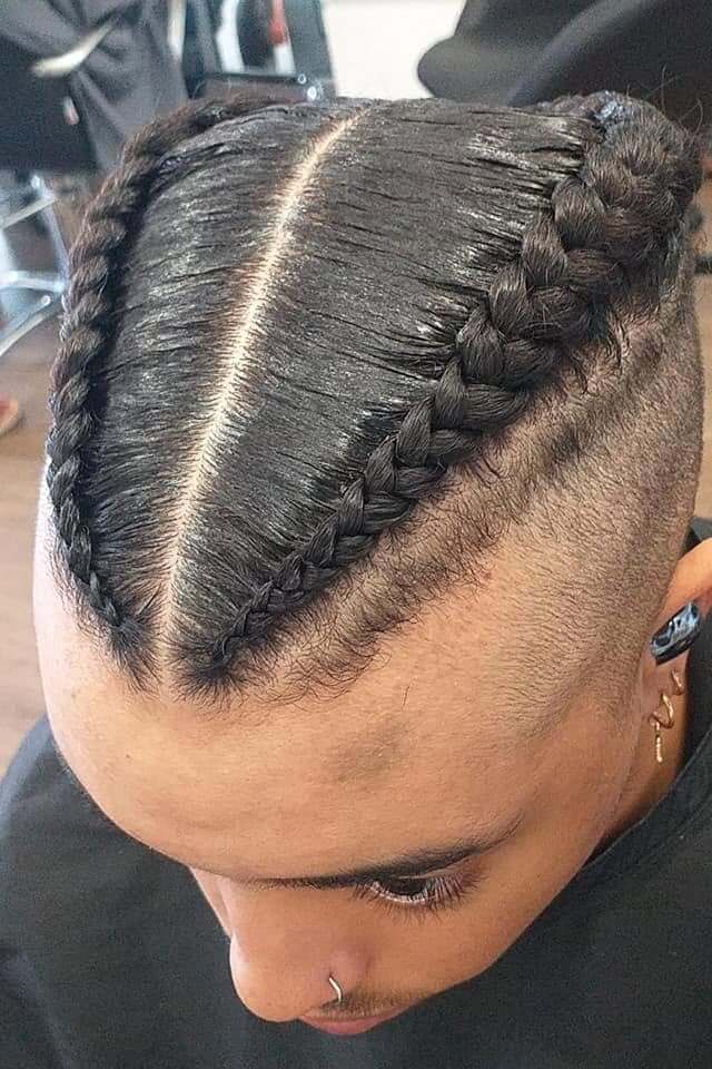 Knotless box braids being styled at Salon Desi Cheril afro hair salon in Geneva