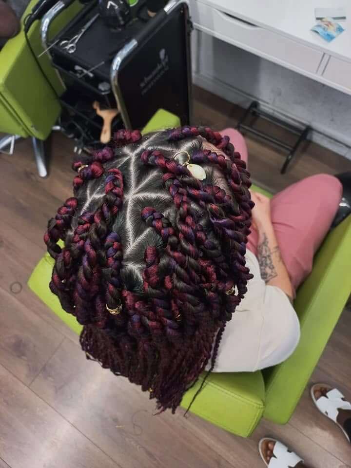 Crochet braids and twists at Salon Desi Cheril, a box braids salon in Geneva